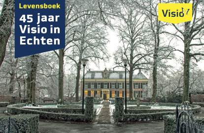 Book cover 45 jaar Visio in Echten met de voorkant van het landhuis in winterse sferen